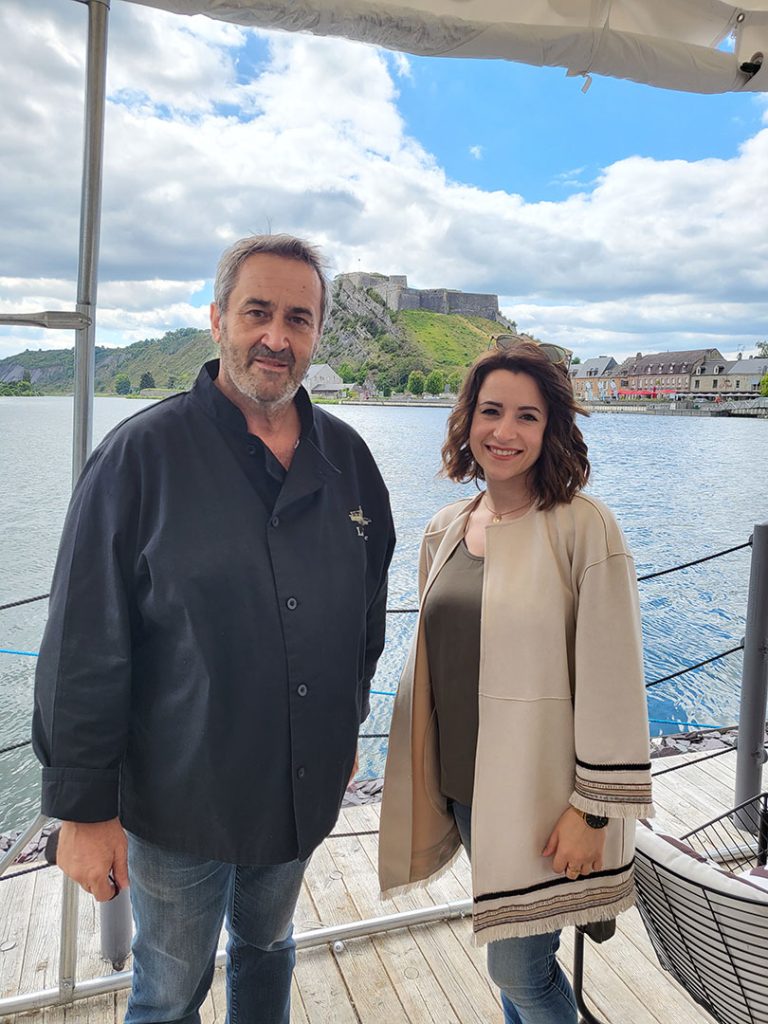 Selfie, portrait de Mégane avec Eric Bellaiche, propriétaire du restaurant