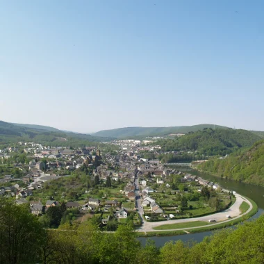 Fumay : Un joyau vert dans le Val d’Ardenne